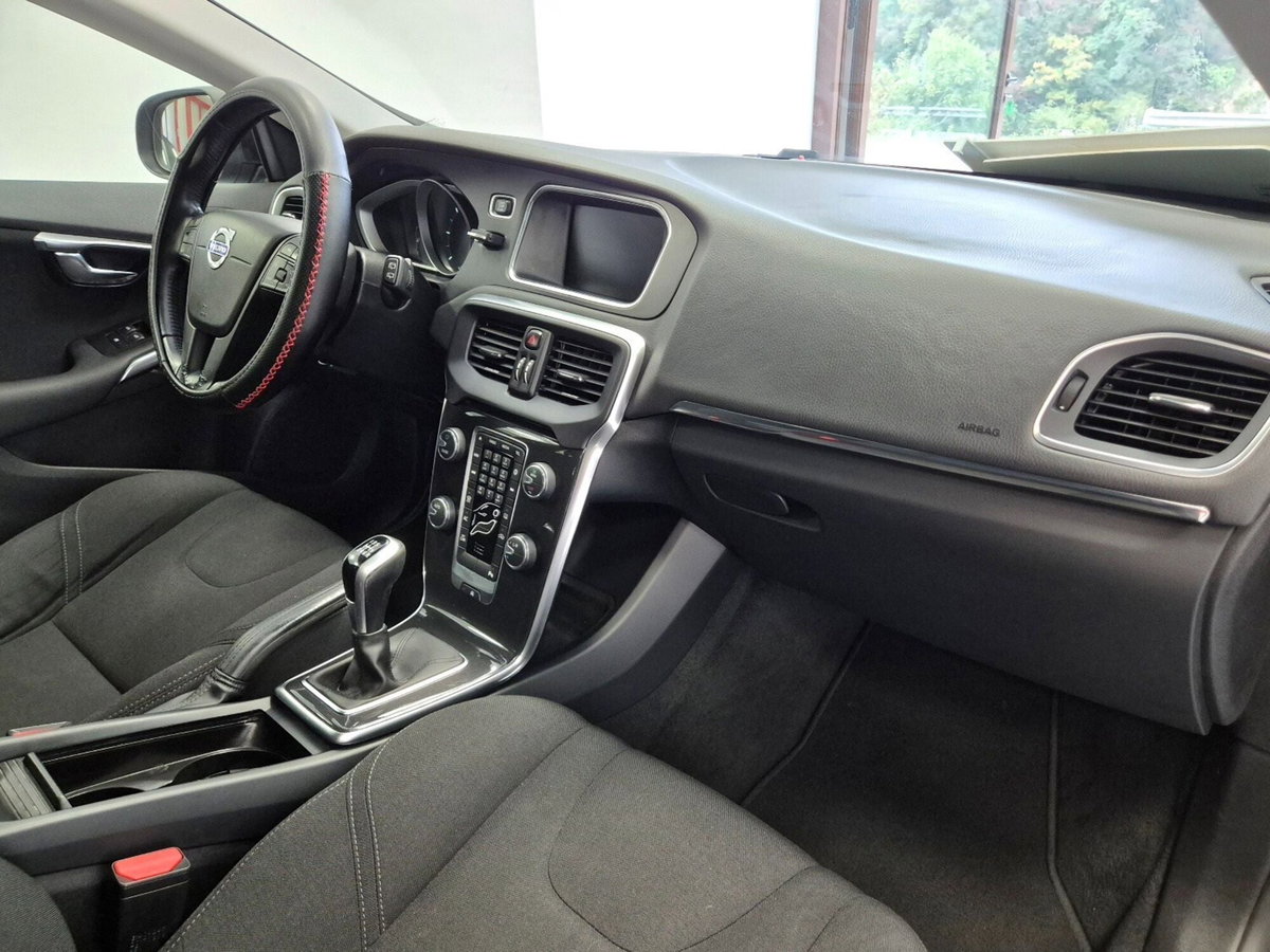 Volvo V40 D2 Business (11)