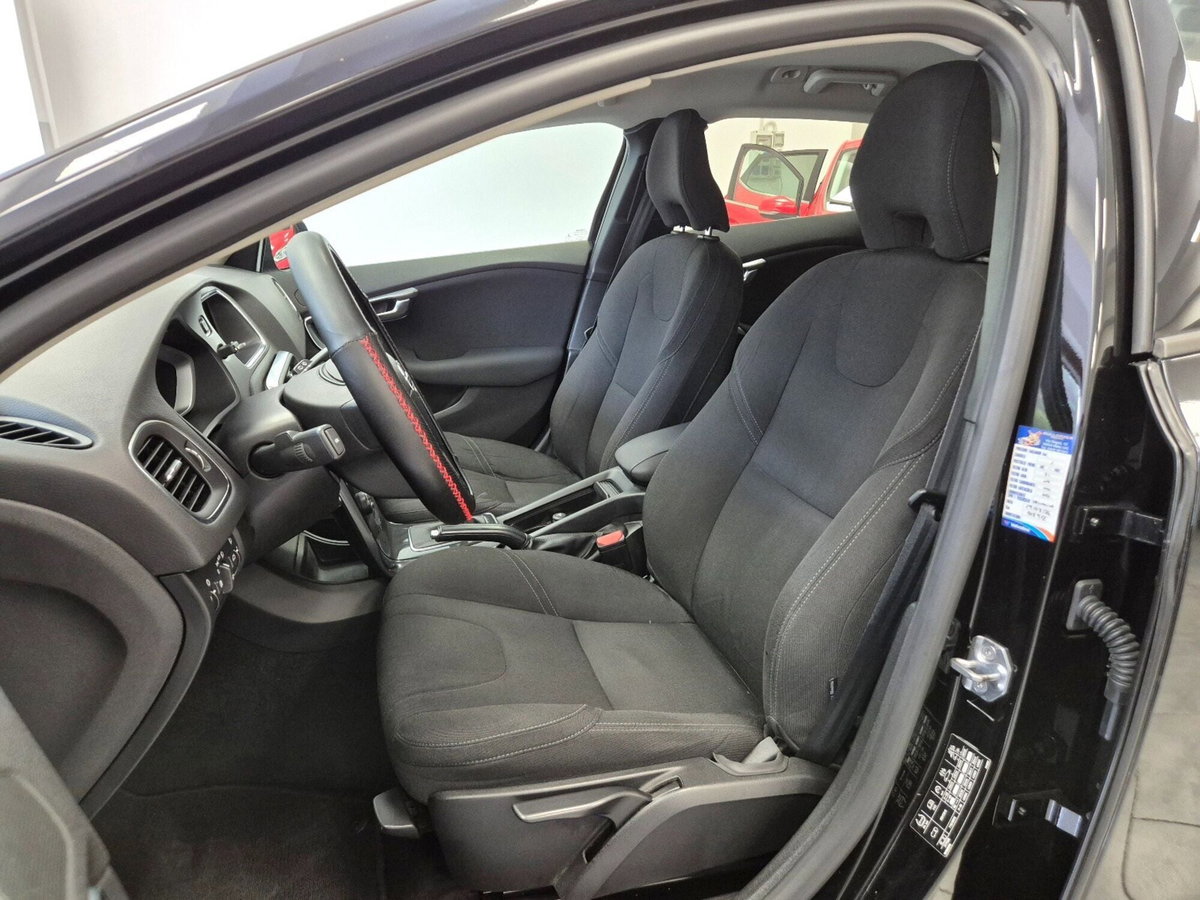 Volvo V40 D2 Business (6)