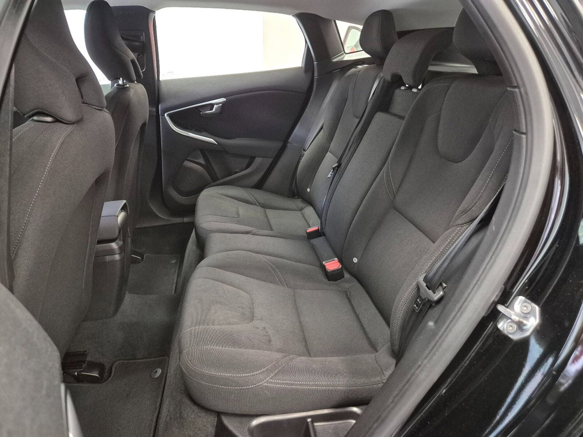 Volvo V40 D2 Business (9)