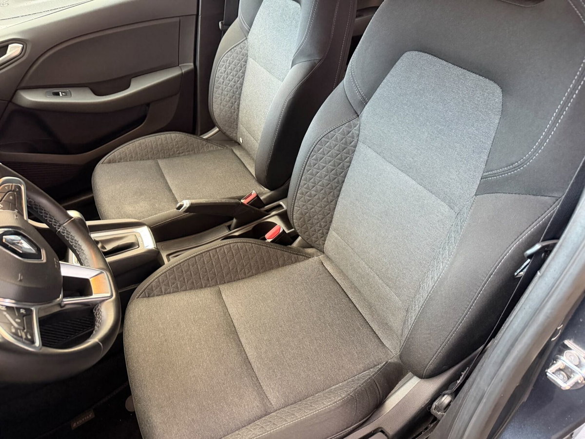 Renault Clio Full Hybrid E-Tech 140 CV 5 porte E-Tech (11)