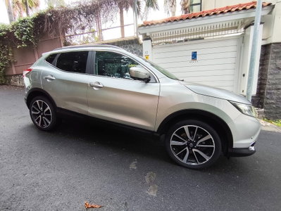 Nissan Qashqai 1.6 dCi 2WD Tekna (2)