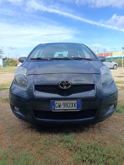Toyota Yaris 1.0 3 porte Sol (2)