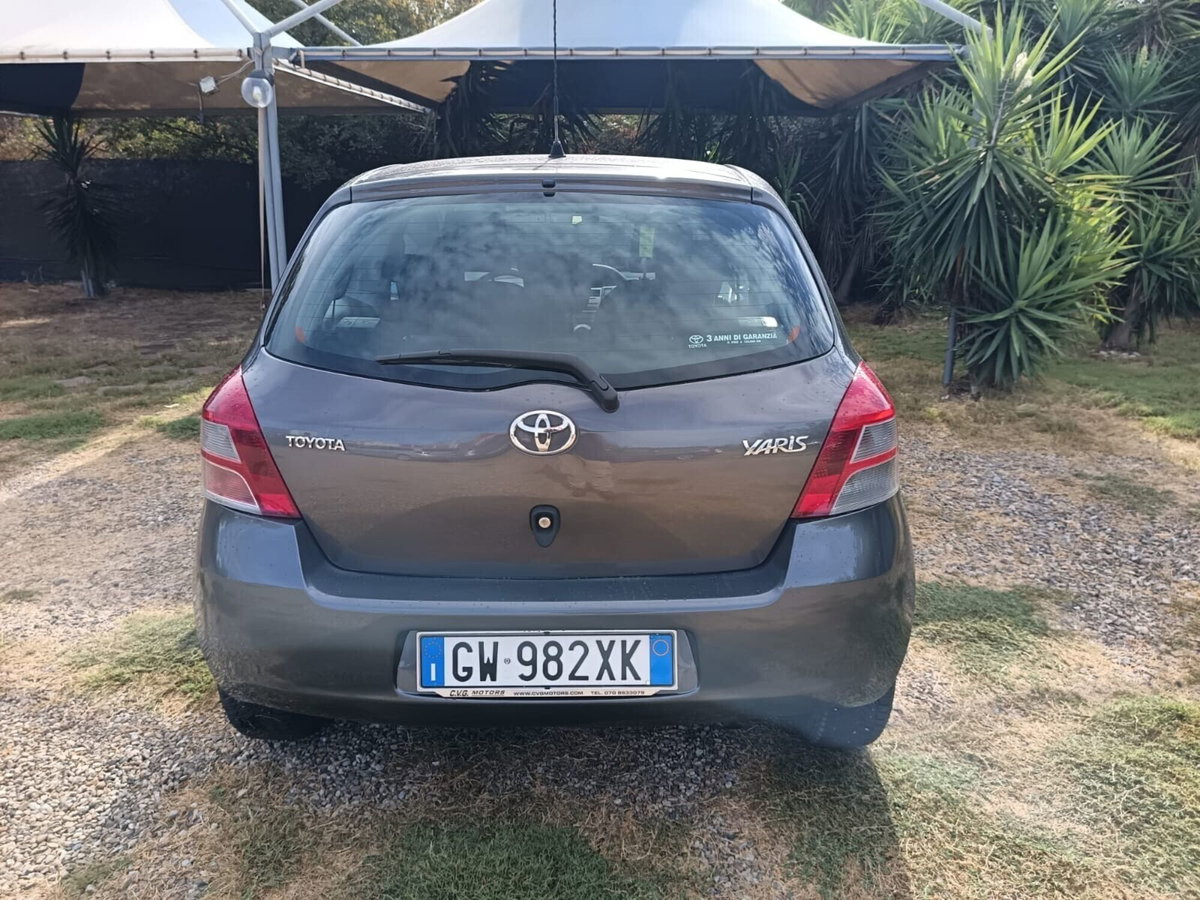 Toyota Yaris 1.0 3 porte Sol (3)