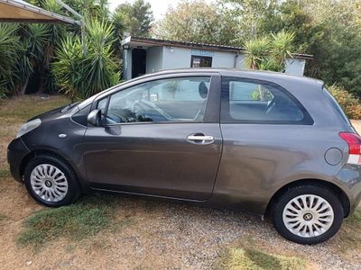Toyota Yaris 1.0 3 porte Sol (4)