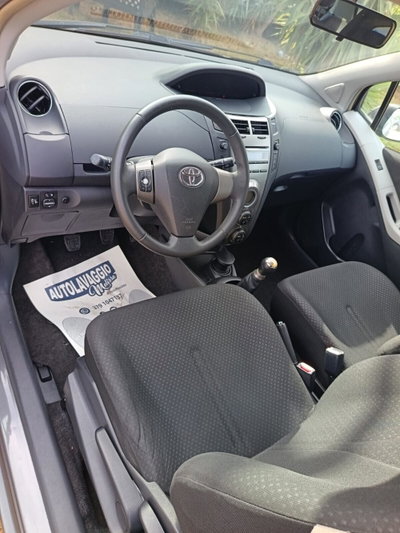 Toyota Yaris 1.0 3 porte Sol (5)