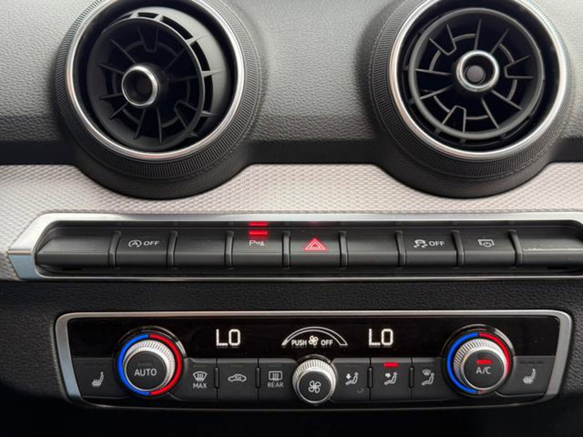 Audi Q2 Q2 30 TDI (15)