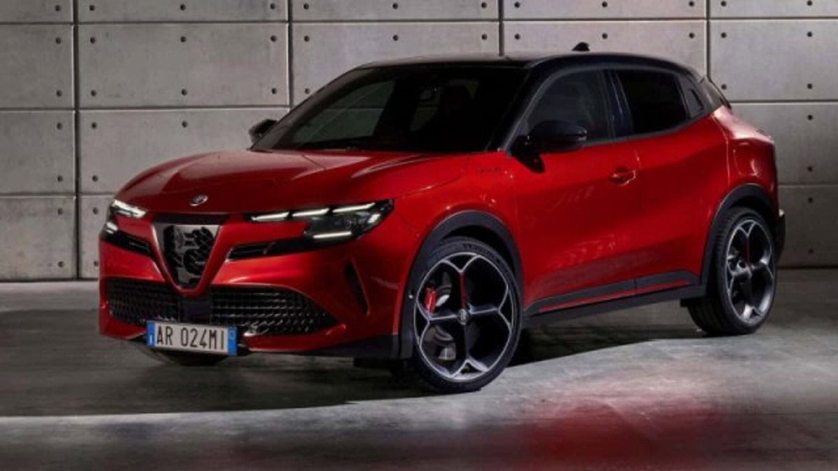 Alfa Romeo Junior 1.2 ibrida Sprint 145cv edct6 (4)