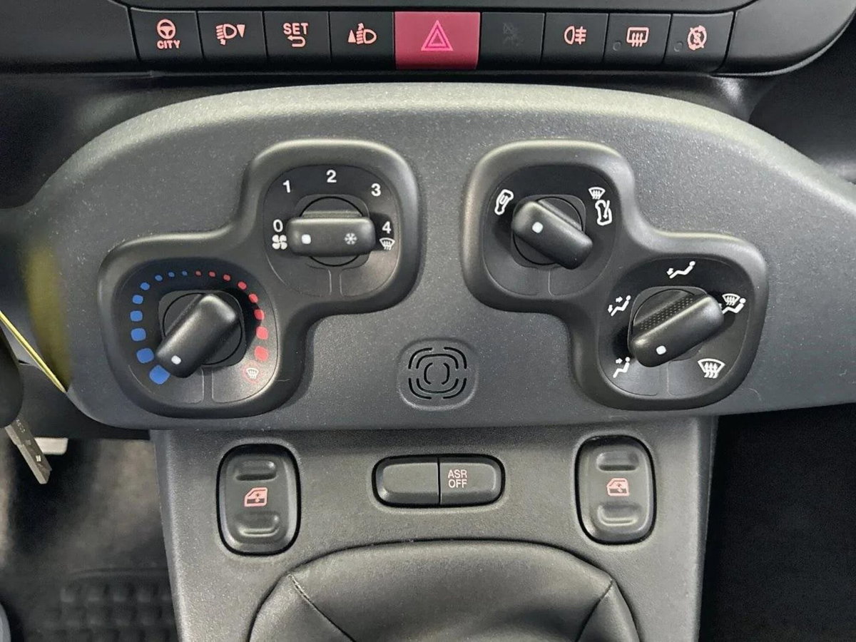 Fiat Panda 1.0 FireFly S&S Hybrid City Cross (12)
