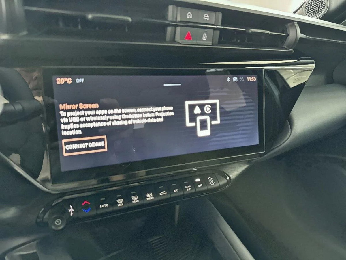 Alfa Romeo Junior 1.2 ibrida Q4 Ti 145cv edct6 (13)