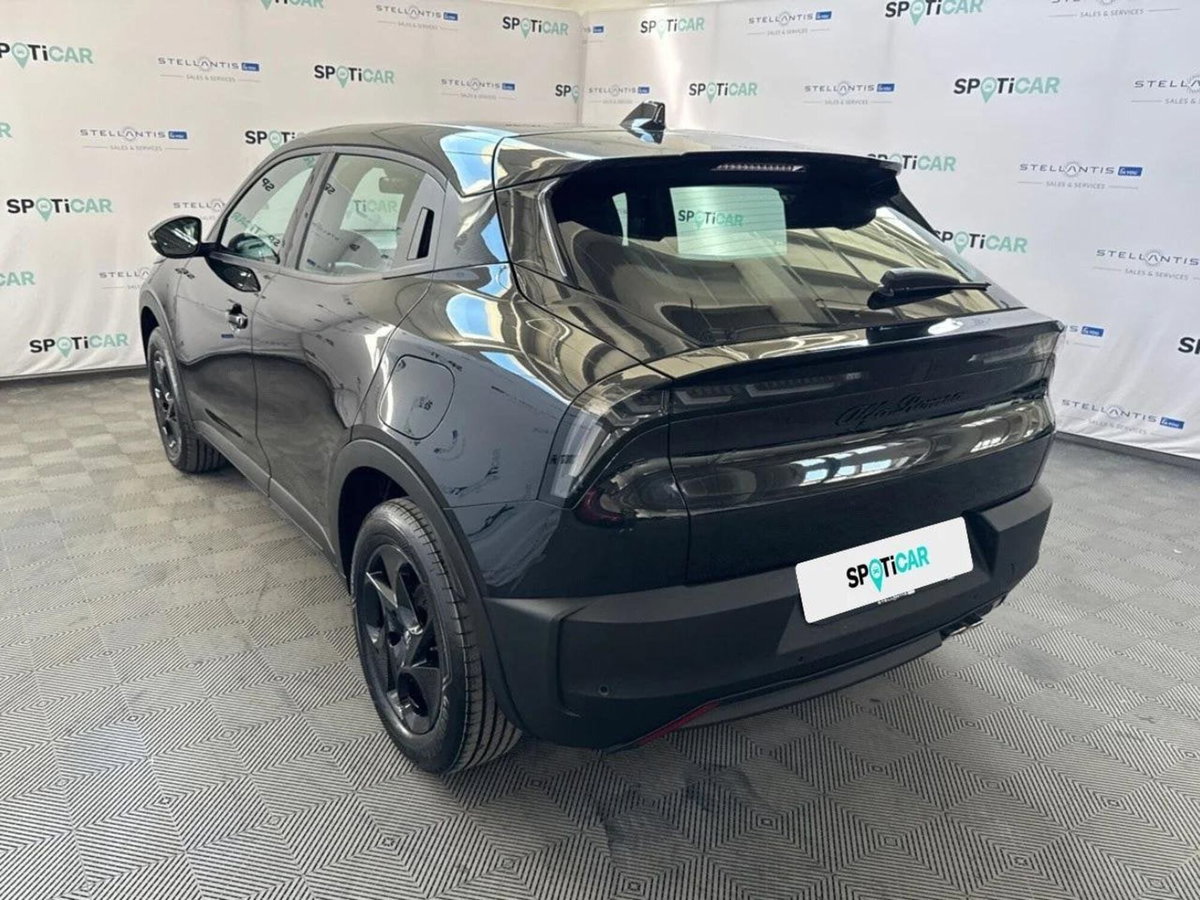 Alfa Romeo Junior 1.2 ibrida Q4 Ti 145cv edct6 (4)