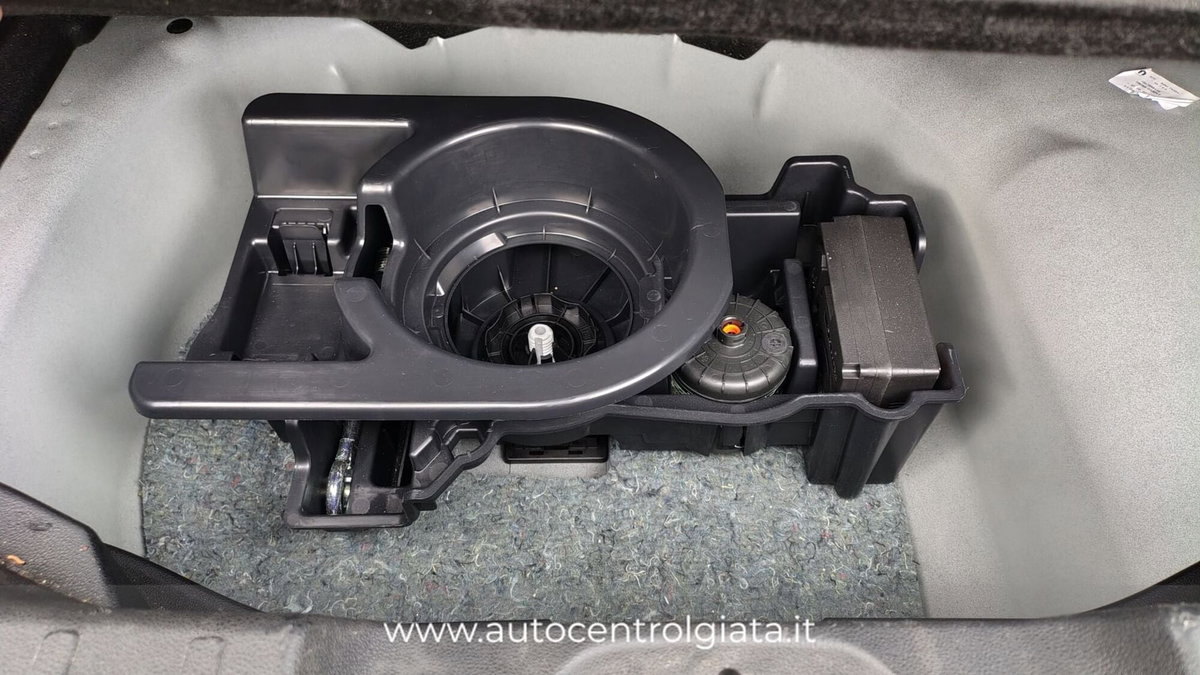 Jeep Avenger 1.2 turbo Summit fwd 100cv (8)