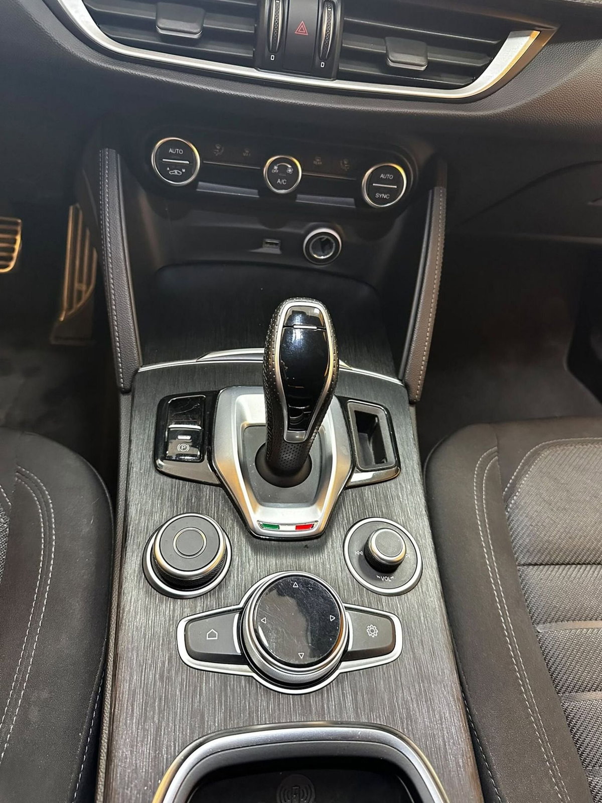 Alfa Romeo Stelvio Stelvio 2.2 Turbodiesel 190 CV AT8 Q4 Super Business (17)