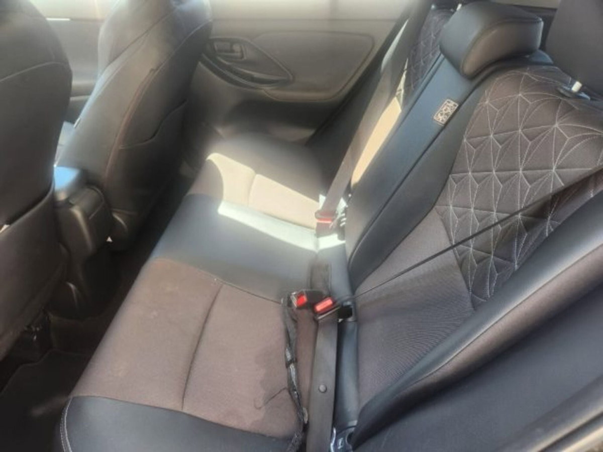 Toyota Yaris Cross 1.5 Hybrid 5p. E-CVT AWD-i Lounge (17)