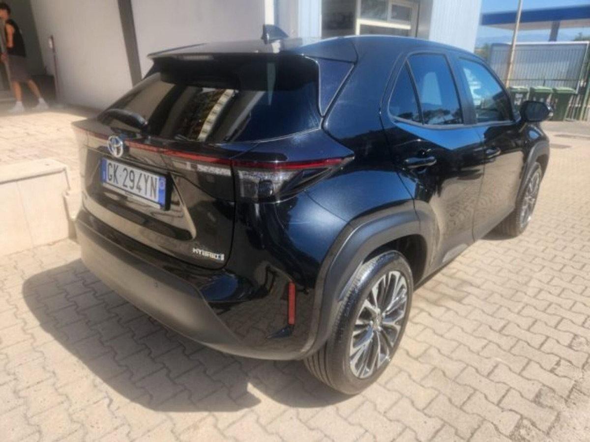 Toyota Yaris Cross 1.5 Hybrid 5p. E-CVT AWD-i Lounge (4)