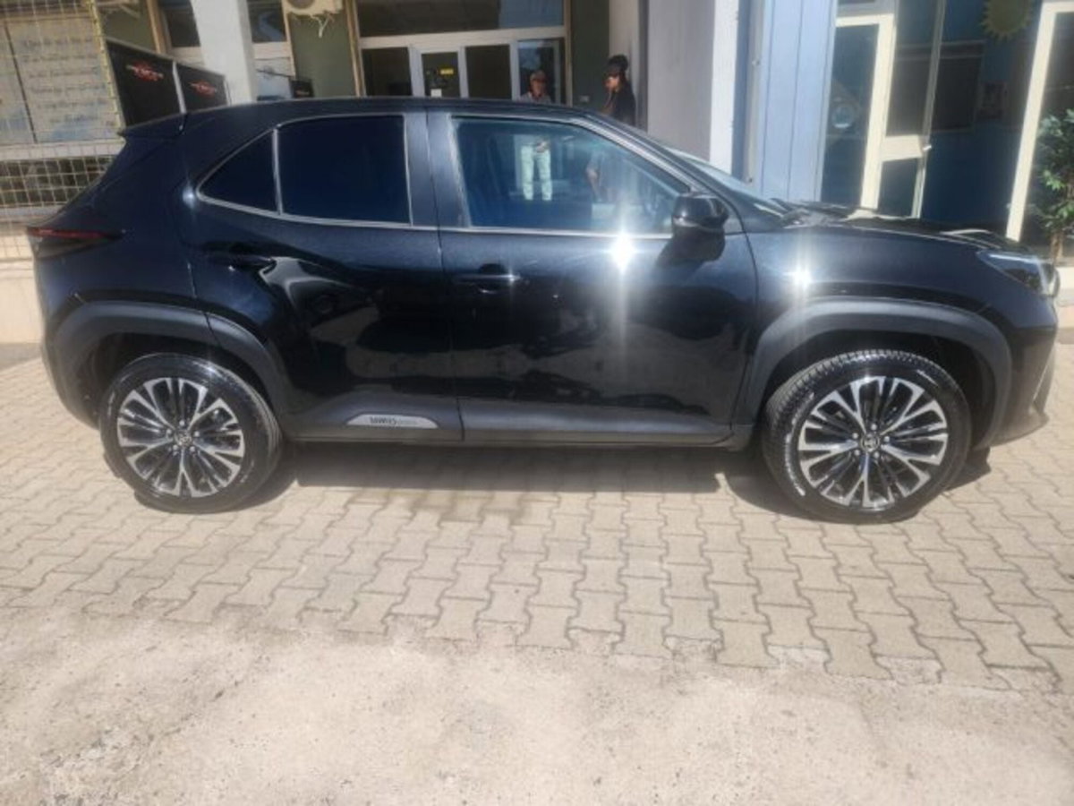 Toyota Yaris Cross 1.5 Hybrid 5p. E-CVT AWD-i Lounge (8)
