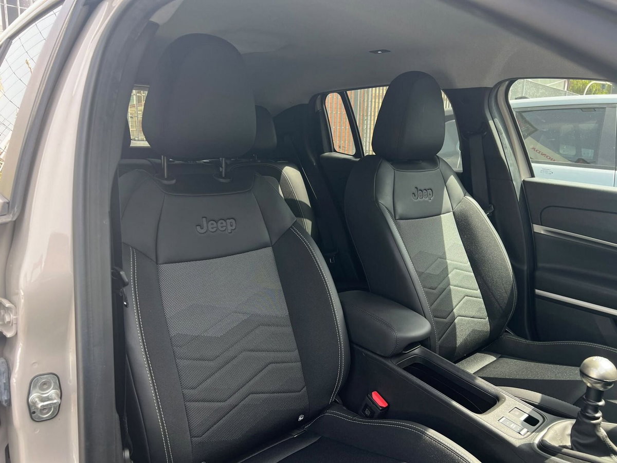 Jeep Avenger 1.2 turbo Summit fwd 100cv (13)