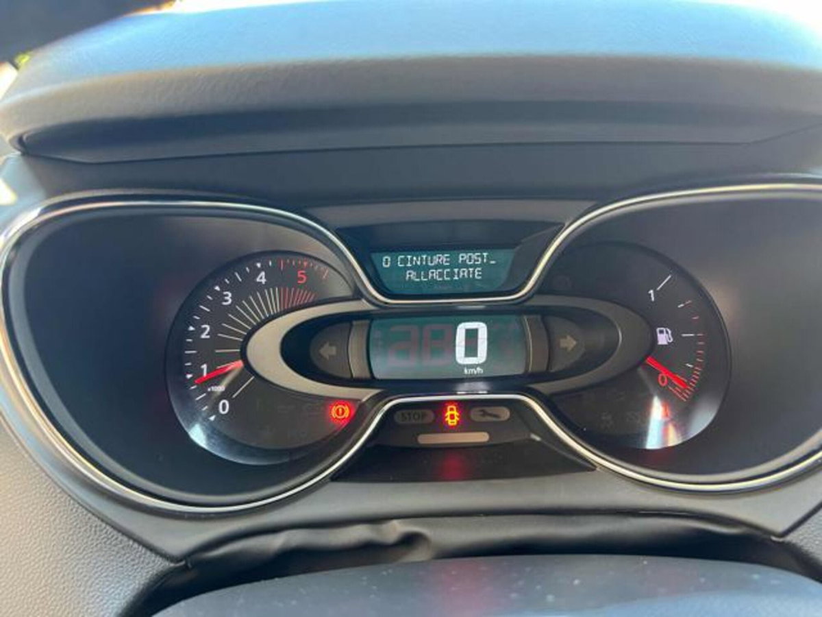 Renault Captur dCi 8V 90 CV EDC Start&Stop Energy Intens (9)