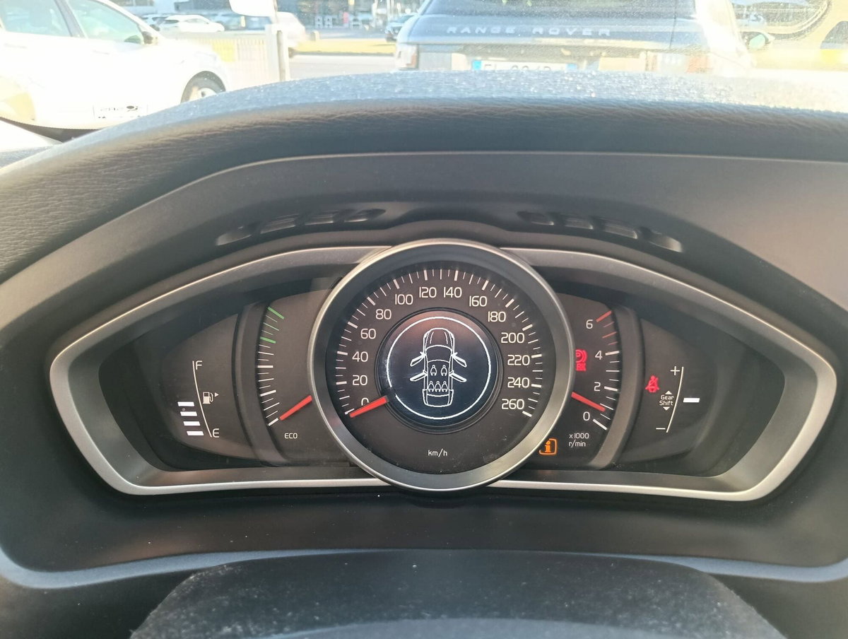 Volvo V40 Cross Country D2 Plus (9)