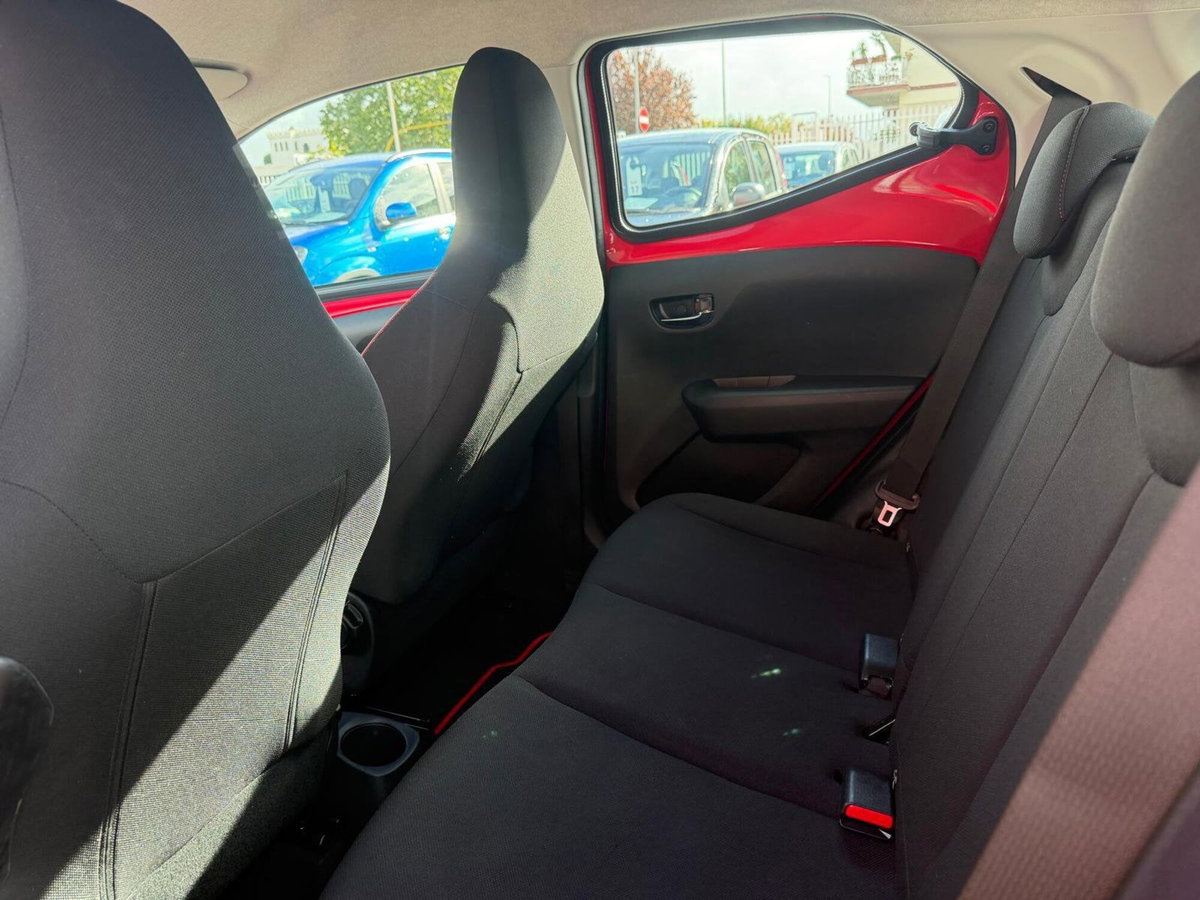 Toyota Aygo 1.0 VVT-i 69 CV 5 porte x-cool (15)