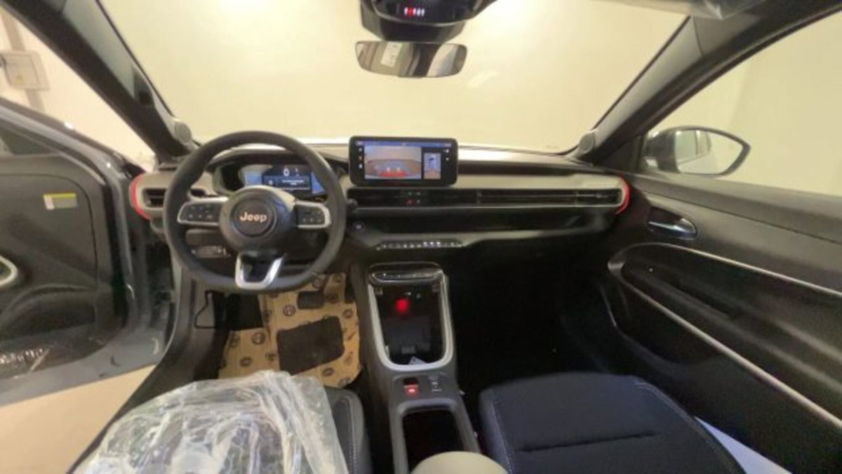 Jeep Avenger 1.2 turbo e-hybrid mhev Summit fwd 110cv edct6 (10)