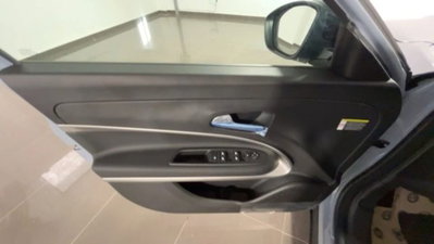 Jeep Avenger 1.2 turbo e-hybrid mhev Summit fwd 110cv edct6 (11)