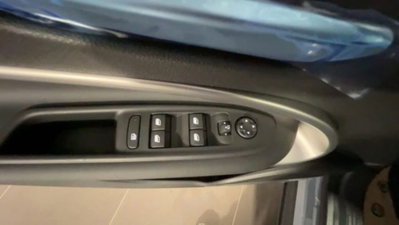 Jeep Avenger 1.2 turbo e-hybrid mhev Summit fwd 110cv edct6 (13)