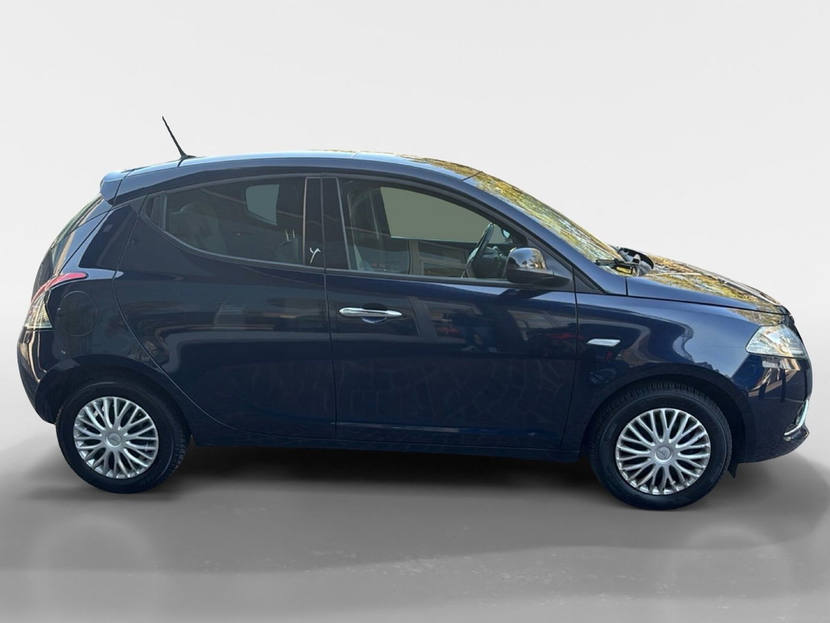 Lancia Ypsilon 1.2 69 CV 5 porte Platinum (2)