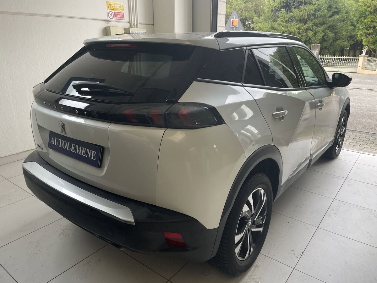 Peugeot 2008 1.2 turbo Allure 100cv (2)