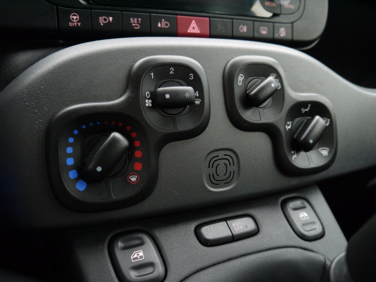 Fiat Panda 1.0 FireFly S&S Hybrid City Cross (16)