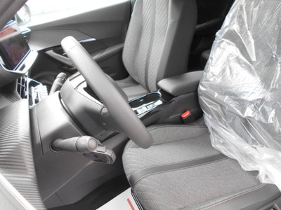 Peugeot 2008 PureTech 100 S&S Allure (16)