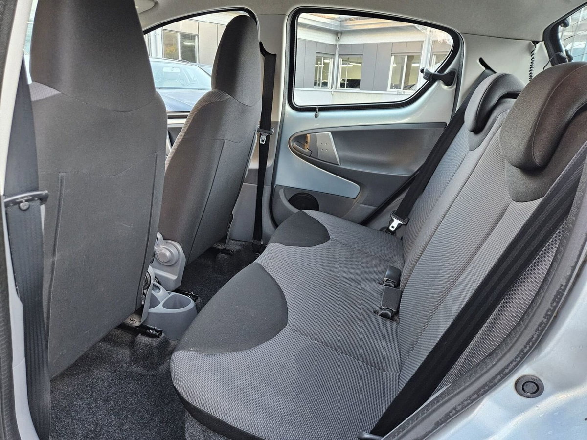 Toyota Aygo 1.0 12V VVT-i 5 porte Sol (10)