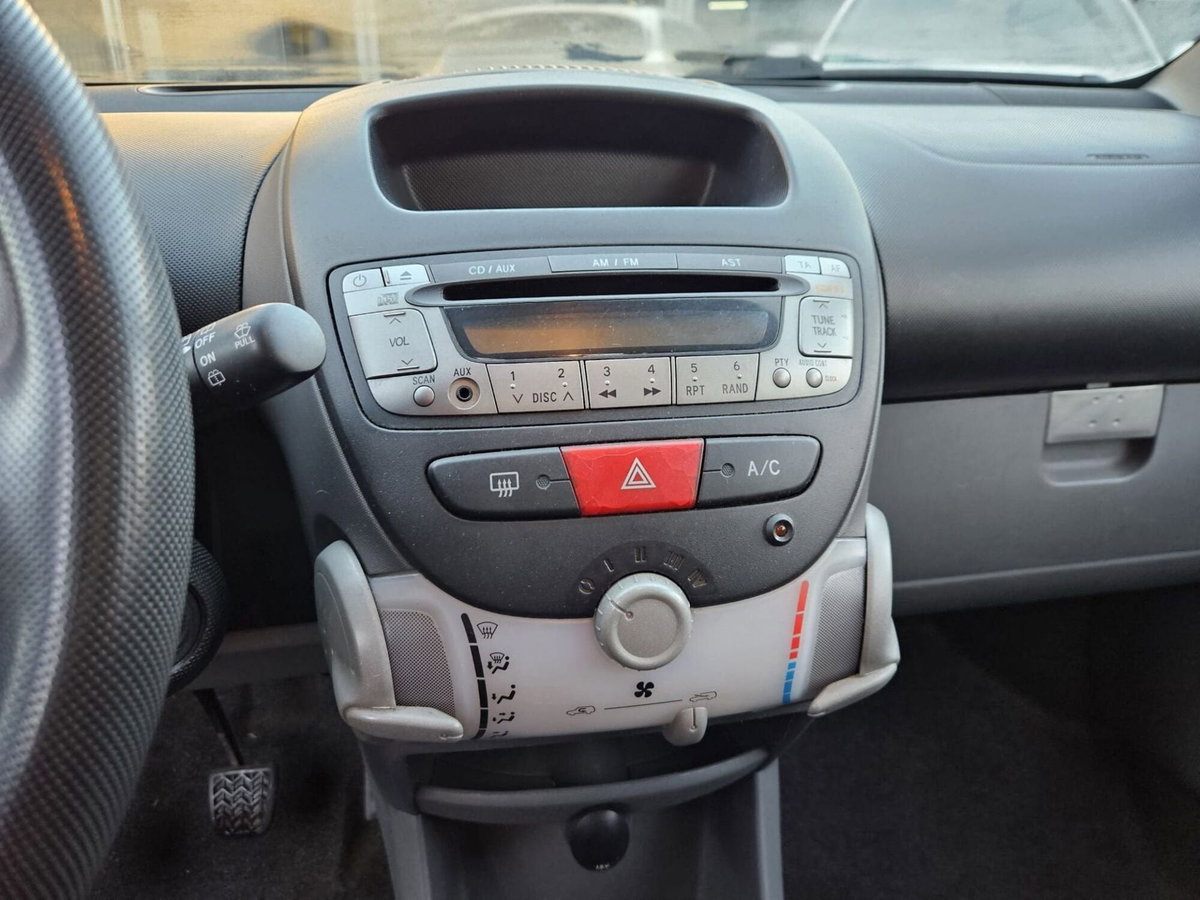 Toyota Aygo 1.0 12V VVT-i 5 porte Sol (12)