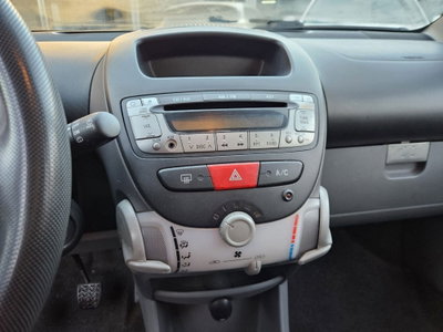 Toyota Aygo 1.0 12V VVT-i 5 porte Sol (12)