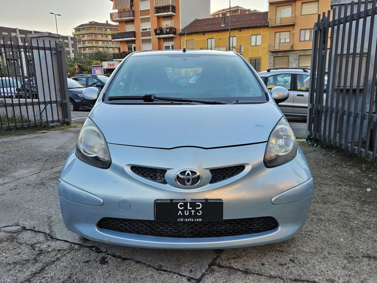 Toyota Aygo 1.0 12V VVT-i 5 porte Sol (2)