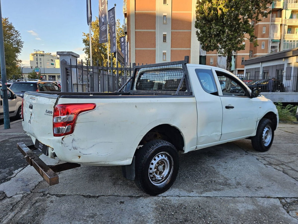 Mitsubishi L200 2.4 DI-D/154CV Club Cab Inform (3)