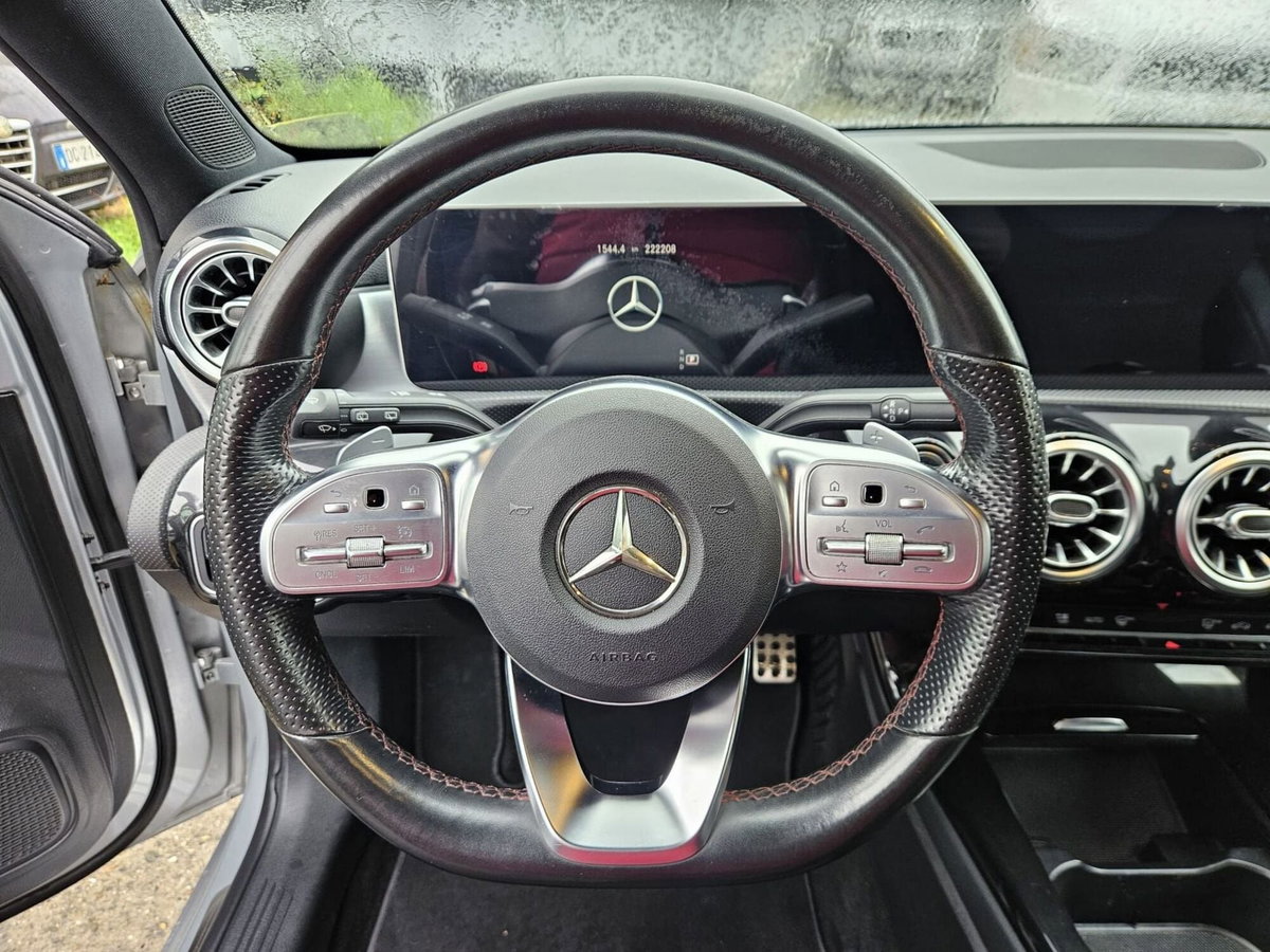Mercedes-Benz Classe A 180 d Premium (13)