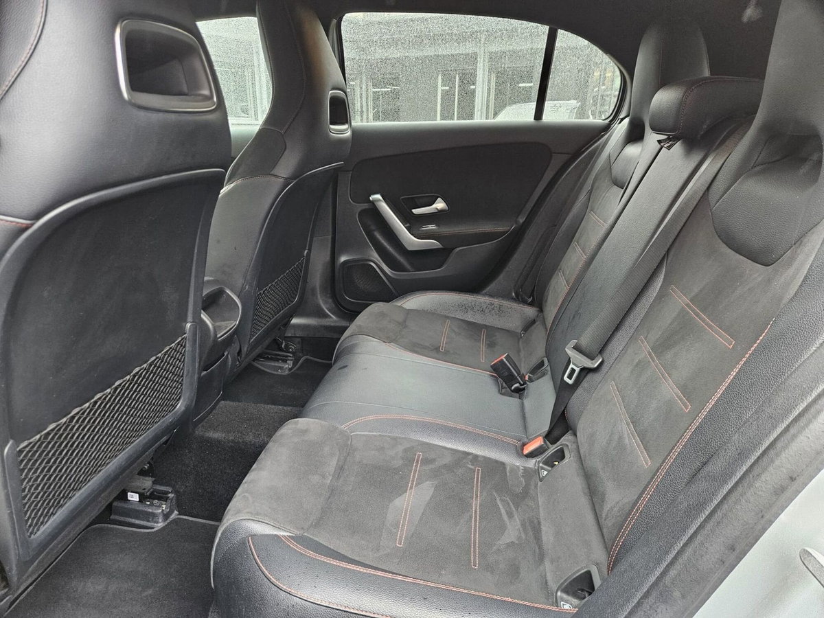 Mercedes-Benz Classe A 180 d Premium (8)