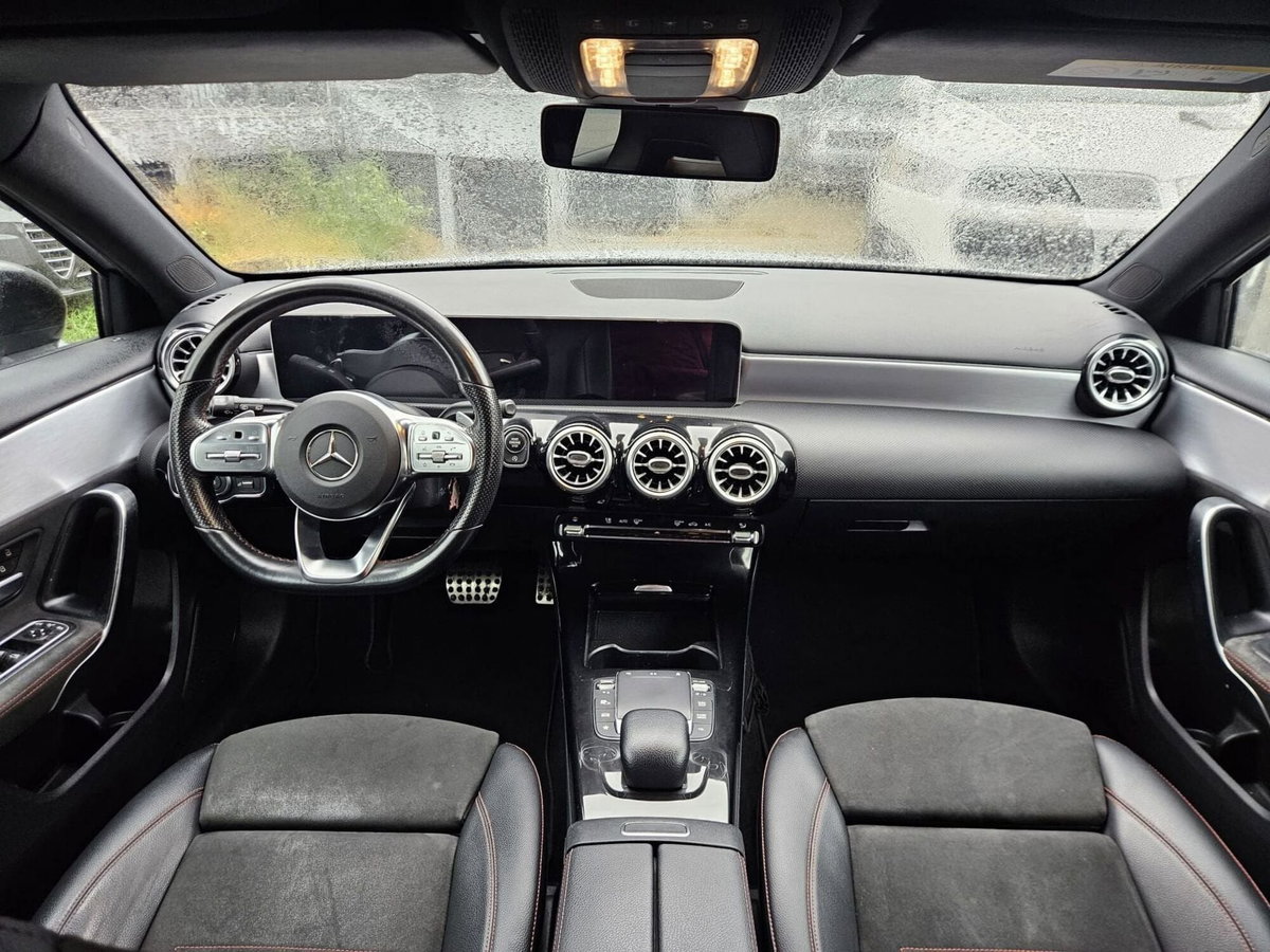 Mercedes-Benz Classe A 180 d Premium (9)