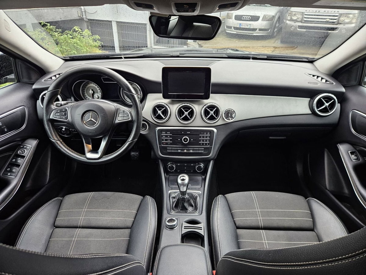 Mercedes-Benz GLA SUV 200 d Premium (10)