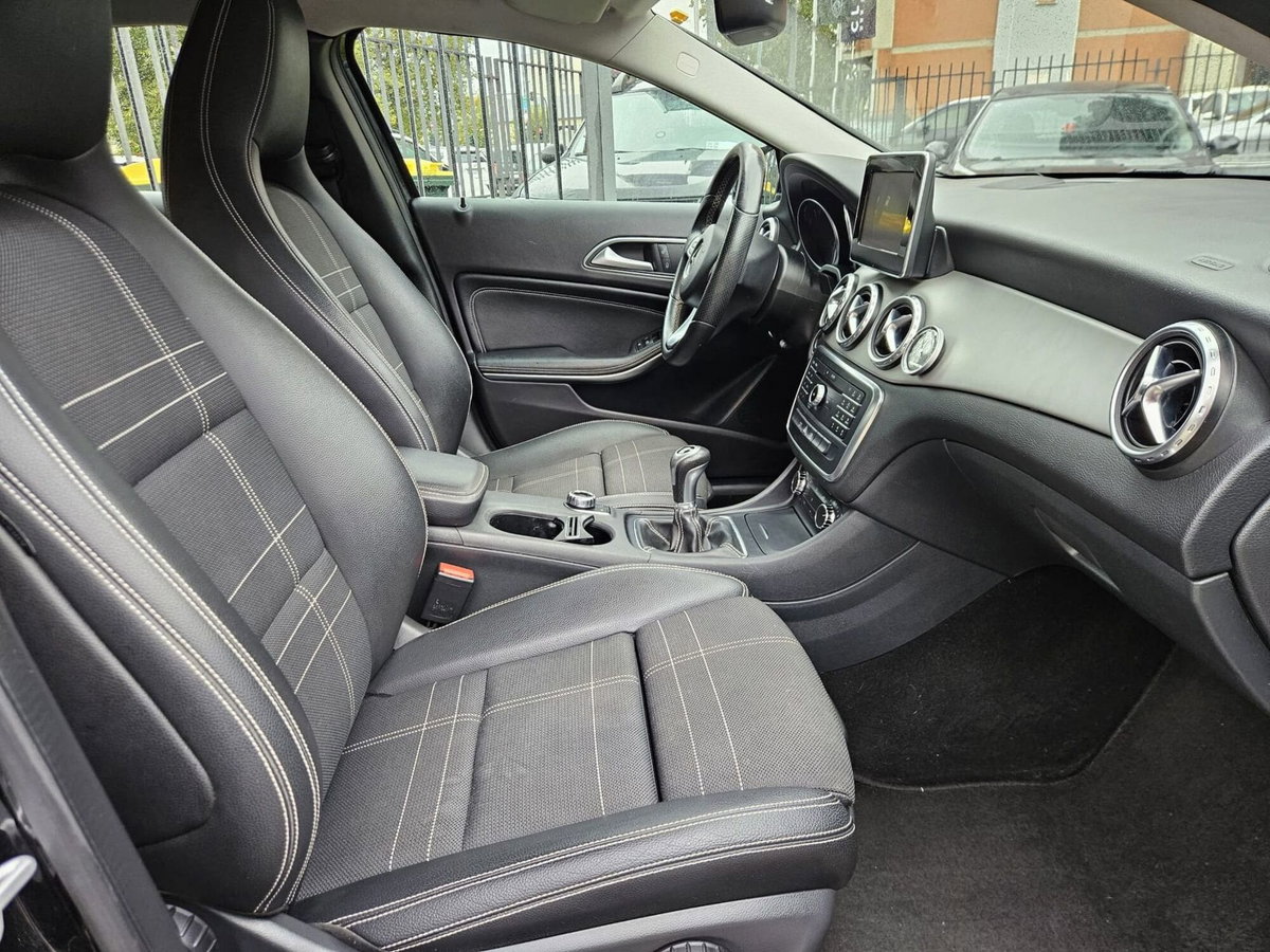 Mercedes-Benz GLA SUV 200 d Premium (11)