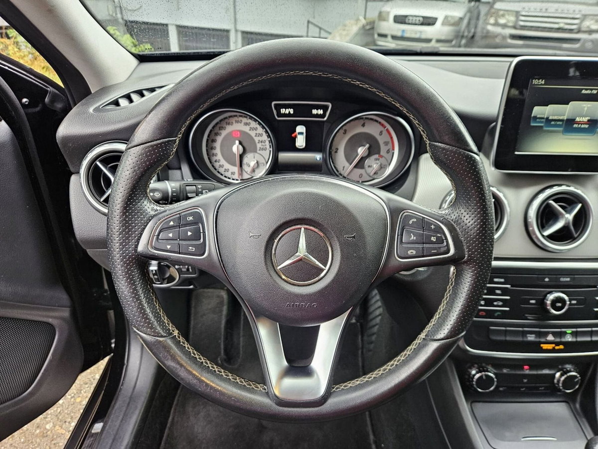 Mercedes-Benz GLA SUV 200 d Premium (13)
