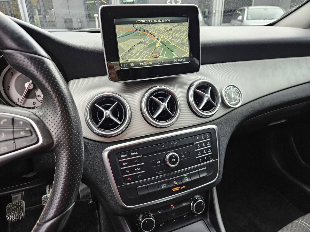 Mercedes-Benz GLA SUV 200 d Premium (14)
