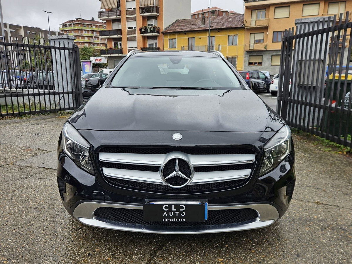 Mercedes-Benz GLA SUV 200 d Premium (2)