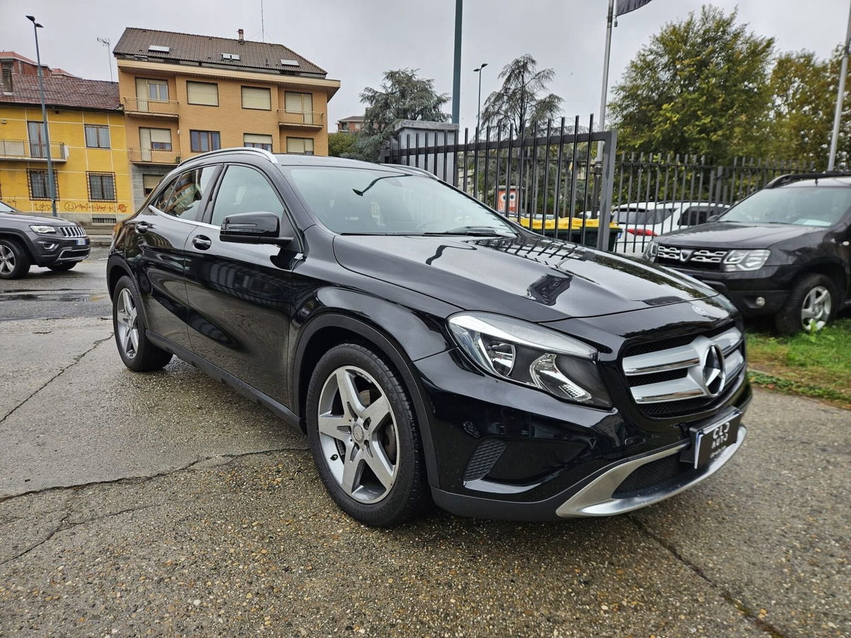 Mercedes-Benz GLA SUV 200 d Premium (3)