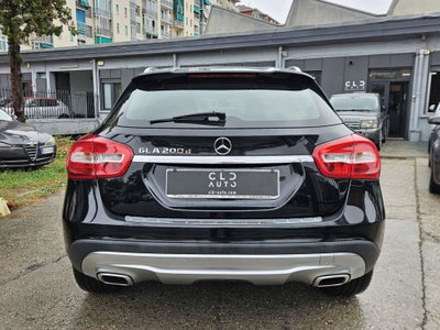 Mercedes-Benz GLA SUV 200 d Premium (5)