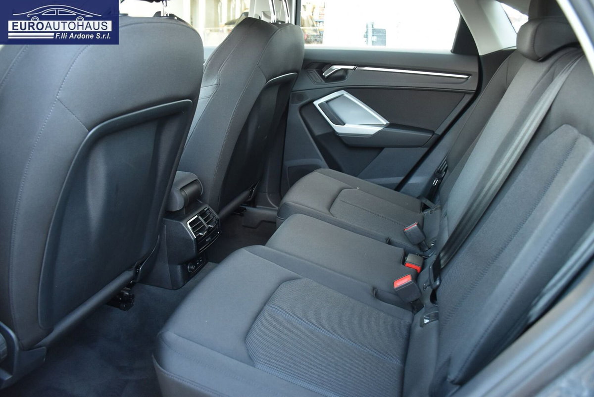 Audi Q3 Sportback 35 TDI quattro S tronic Business Plus (15)