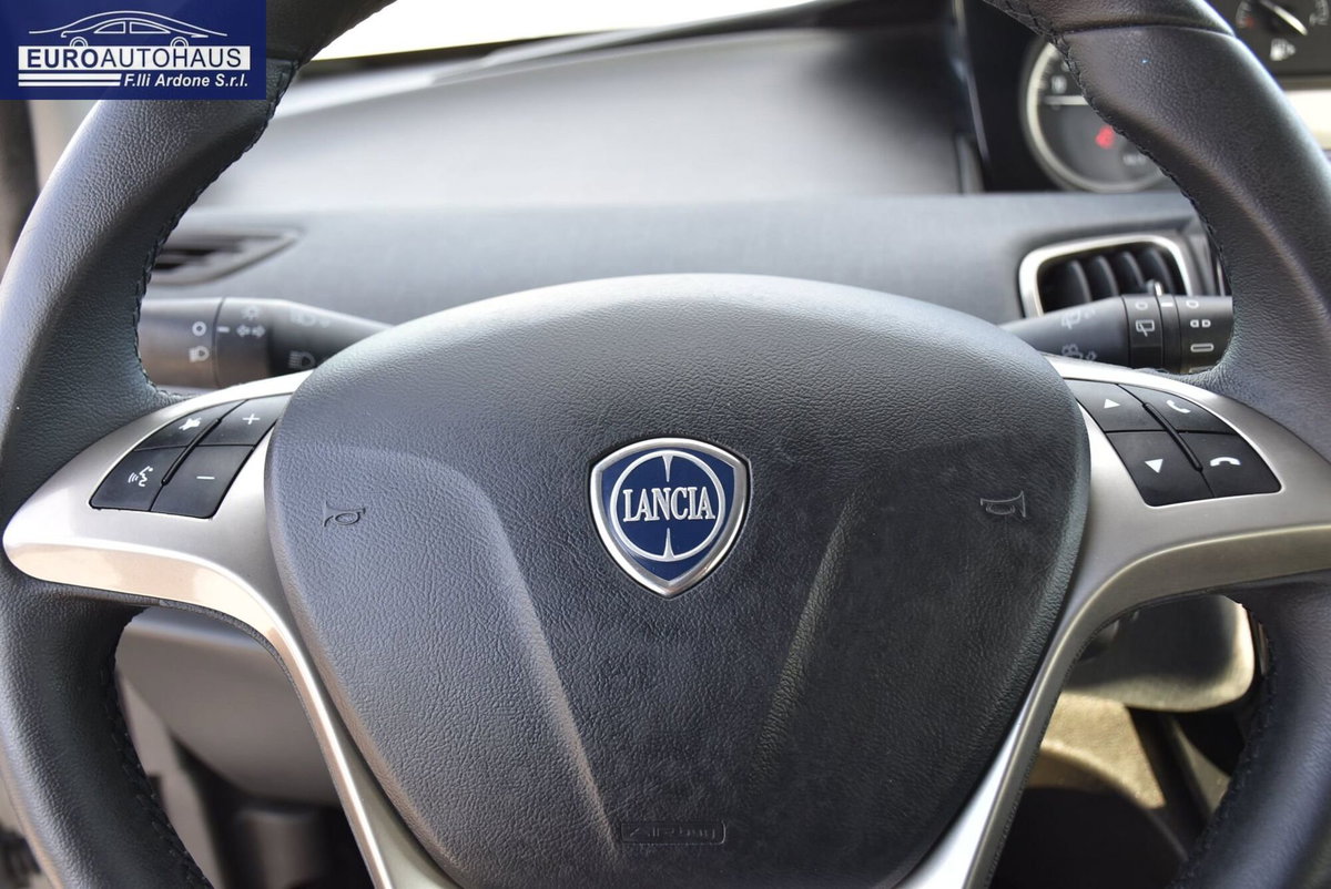 Lancia Ypsilon 1.2 69 CV 5 porte GPL Gold Plus (10)