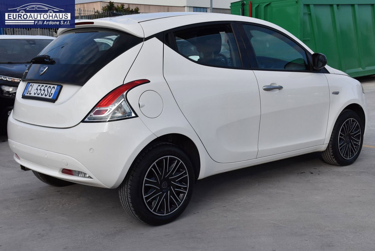 Lancia Ypsilon 1.2 69 CV 5 porte GPL Gold Plus (4)