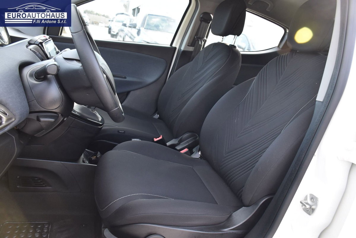 Lancia Ypsilon 1.2 69 CV 5 porte GPL Gold Plus (8)