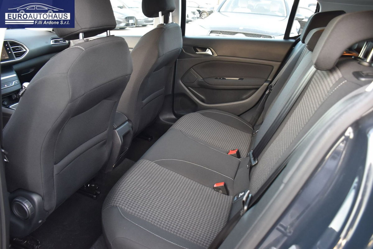 Peugeot 308 BlueHDi 130 S&S Business (14)